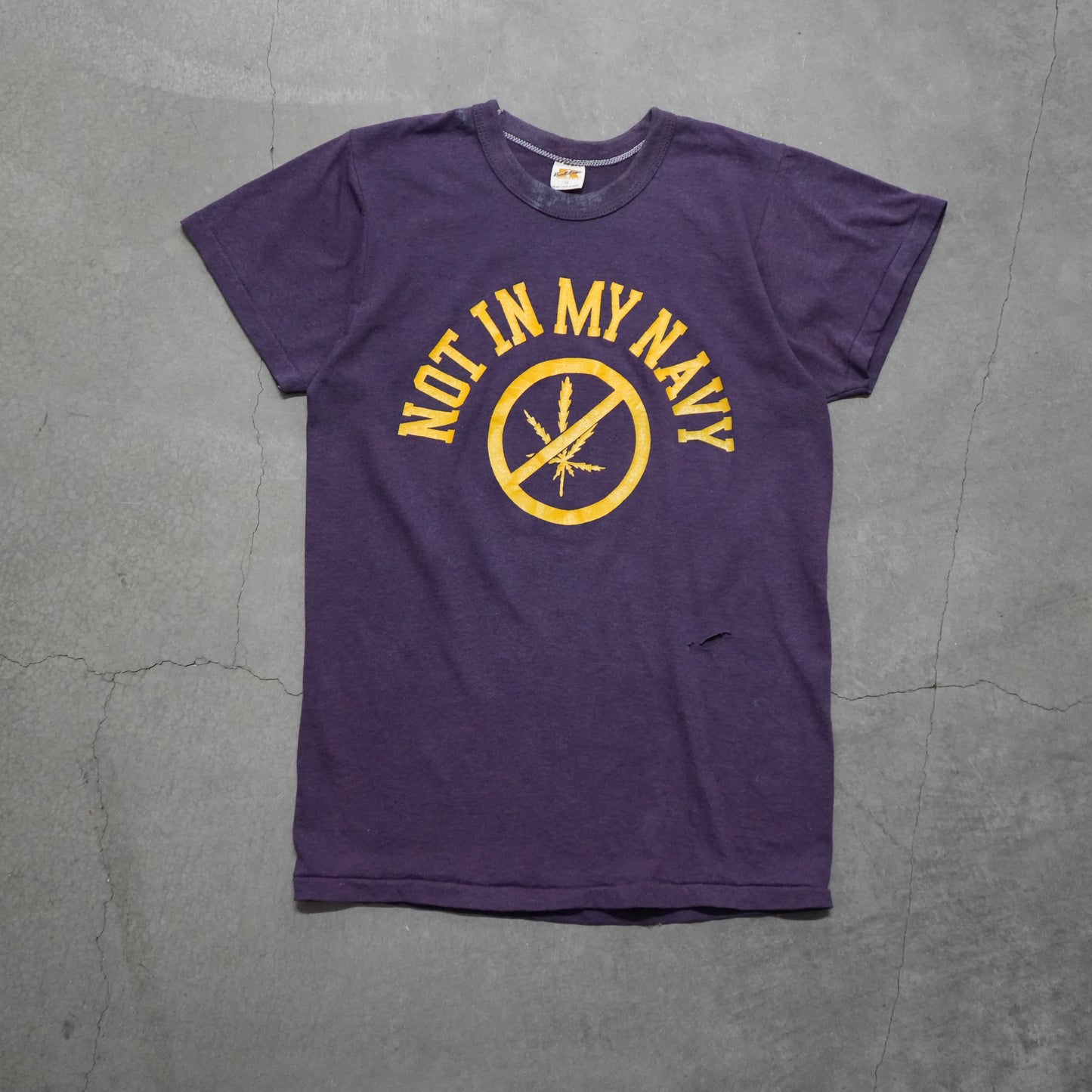 70s navy weed tee