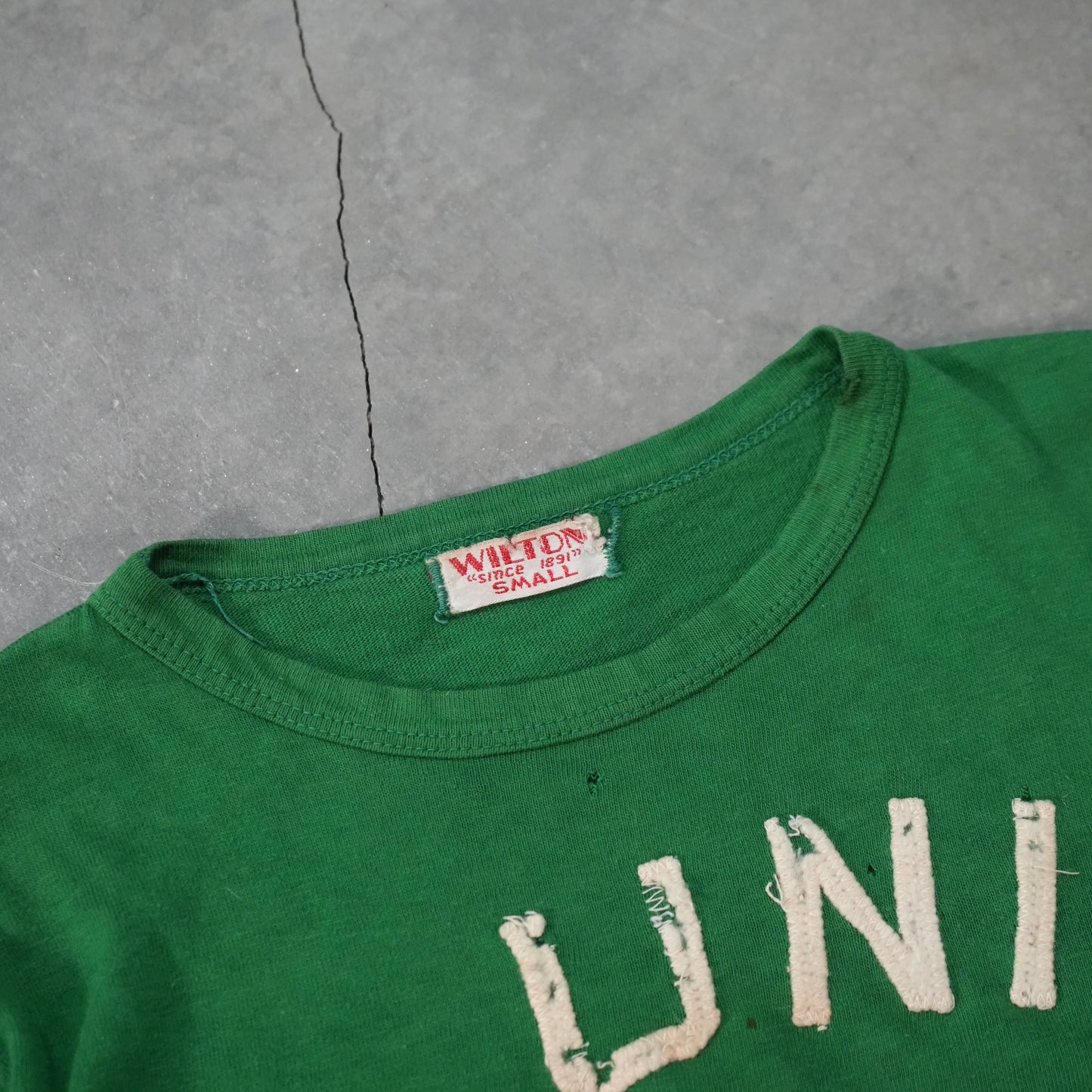 40s wilton felt stitch university tee