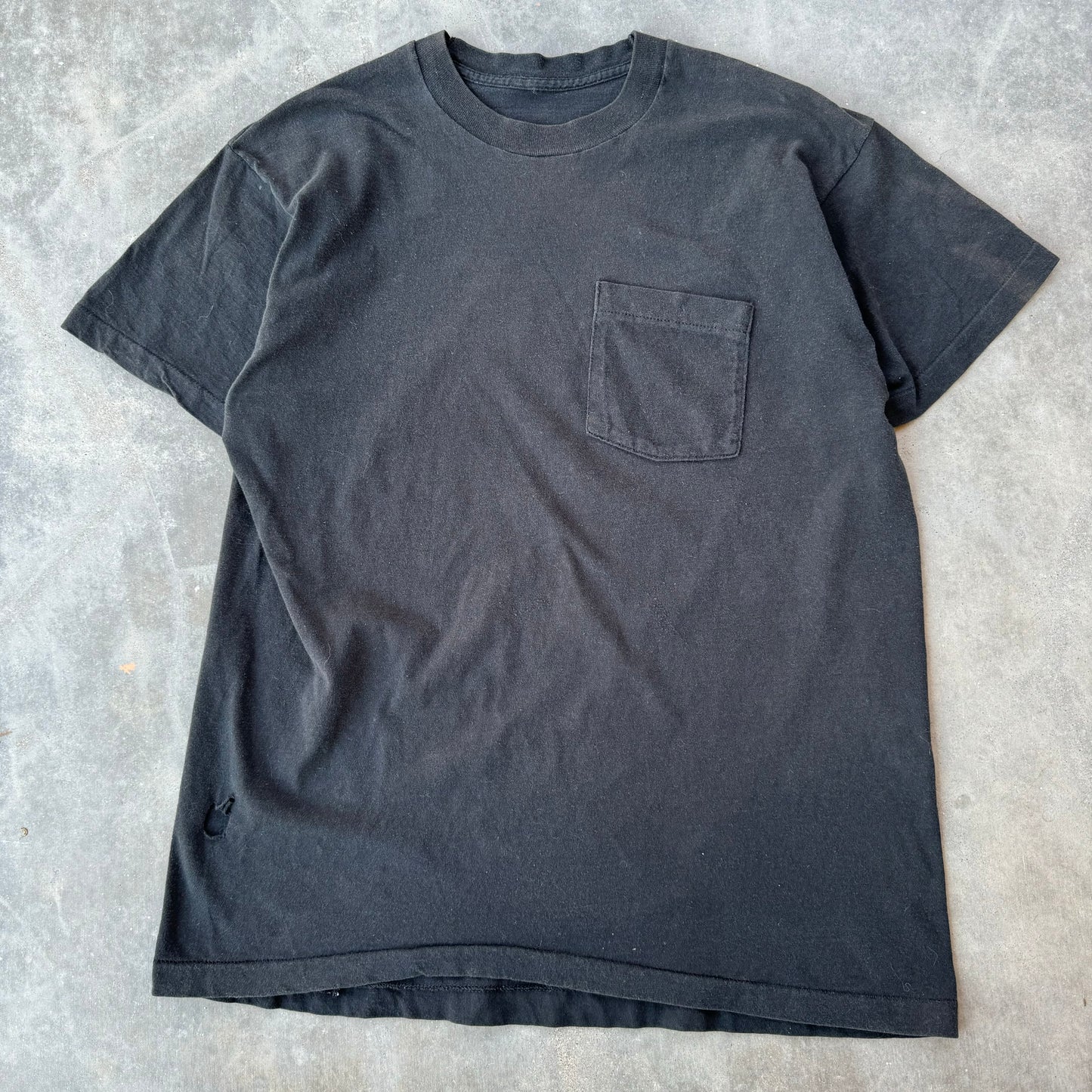 80s black pocket tee