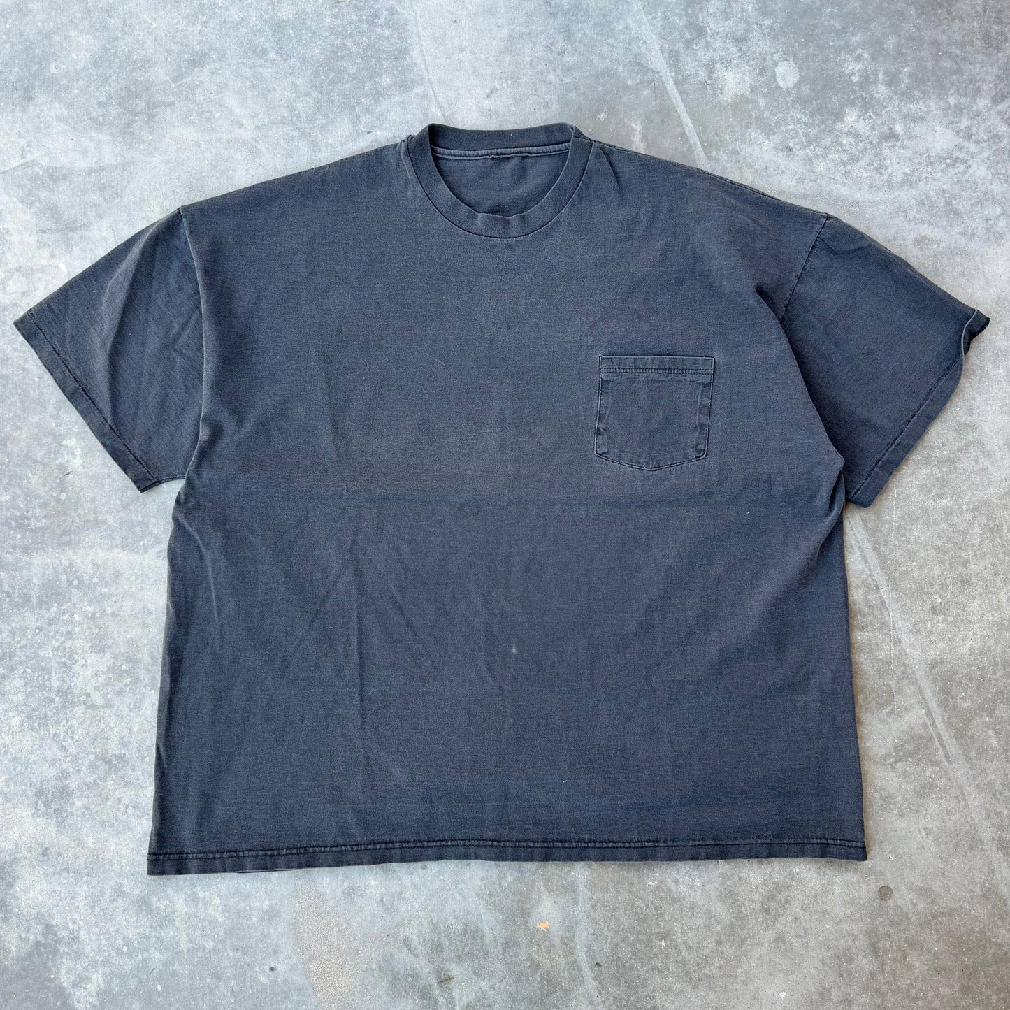 90s black pocket tee