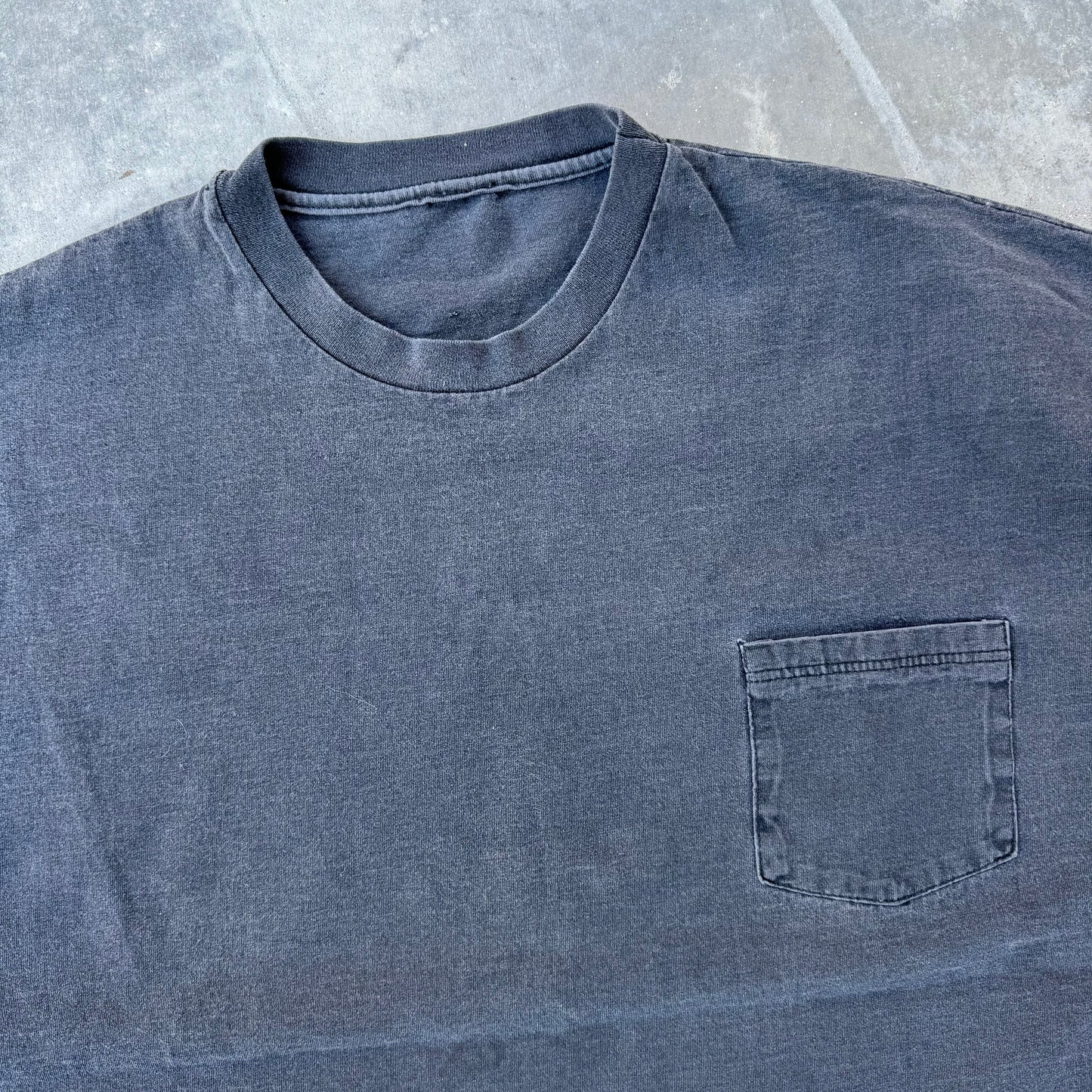 90s black pocket tee