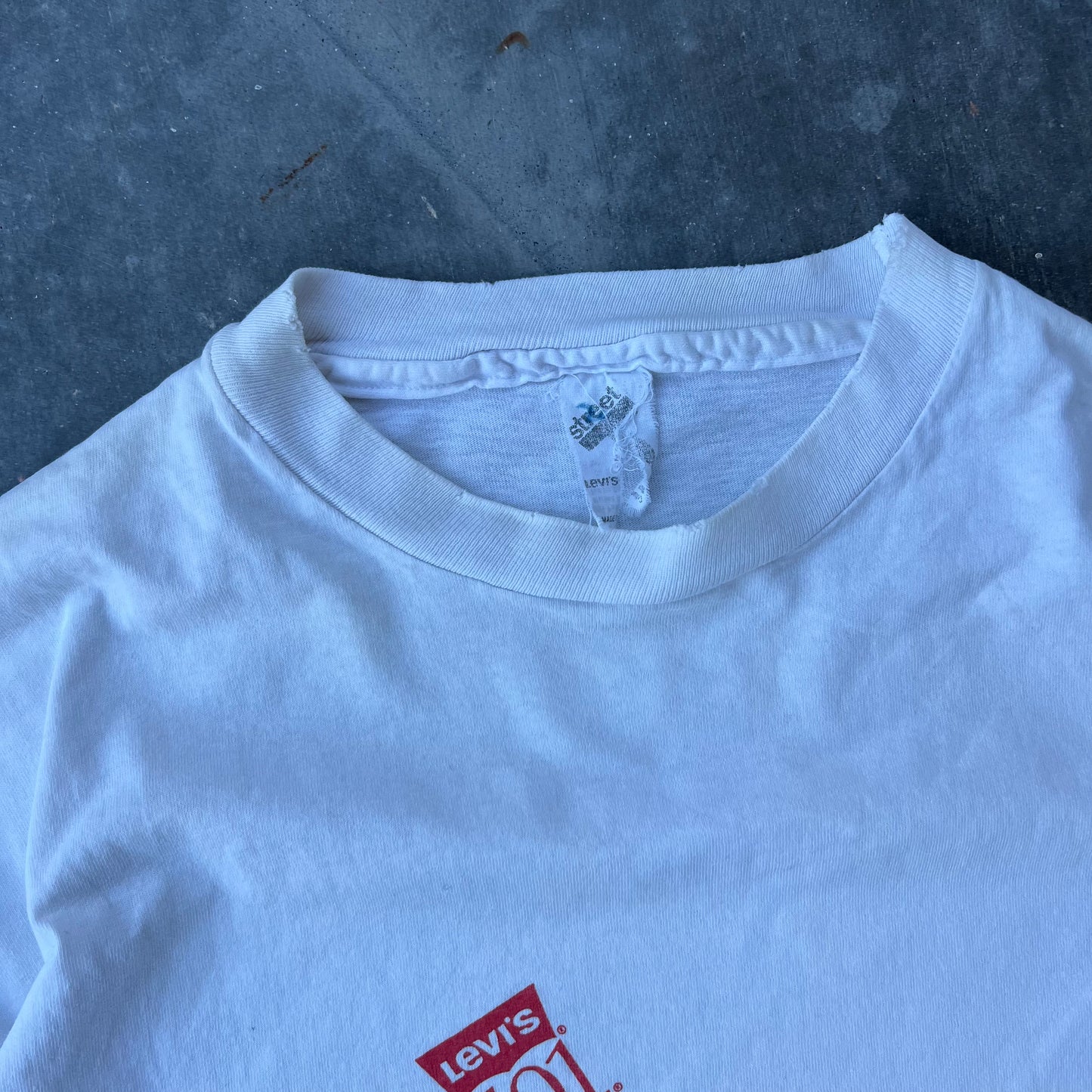 90s levi’s tee