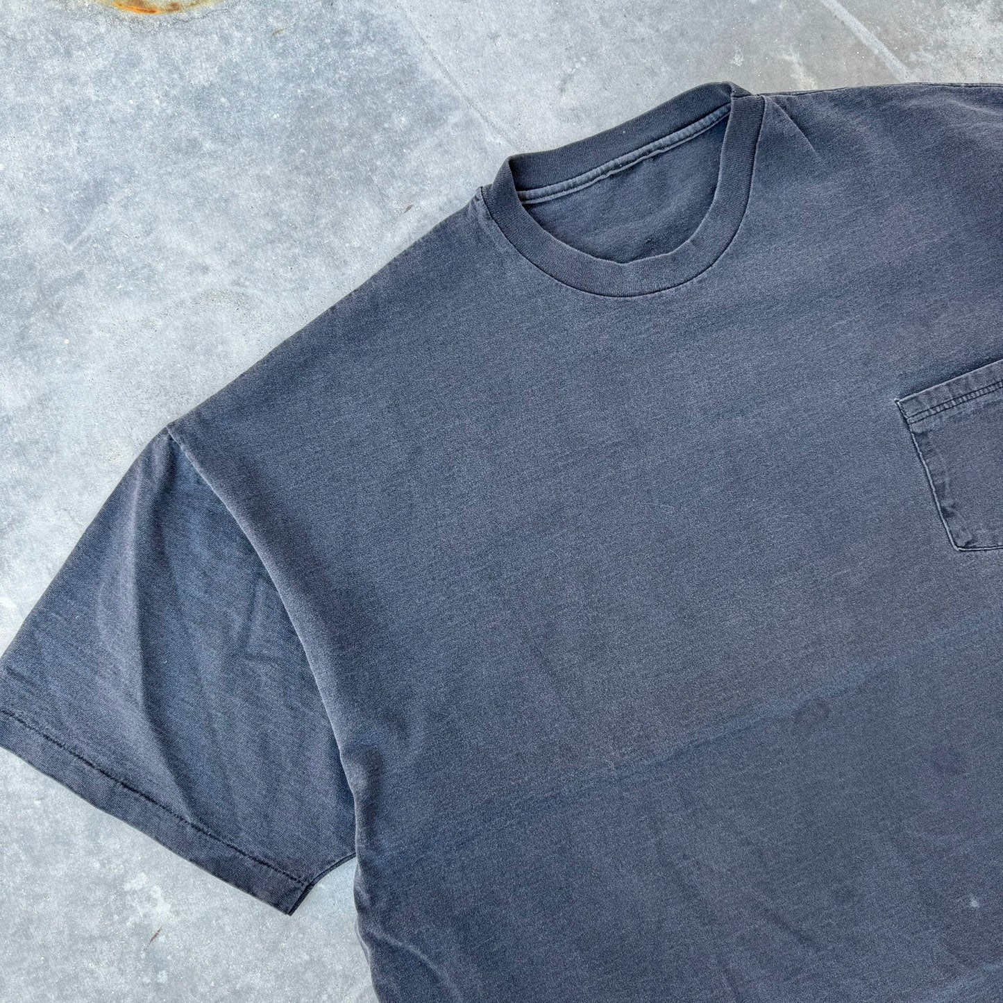 90s black pocket tee