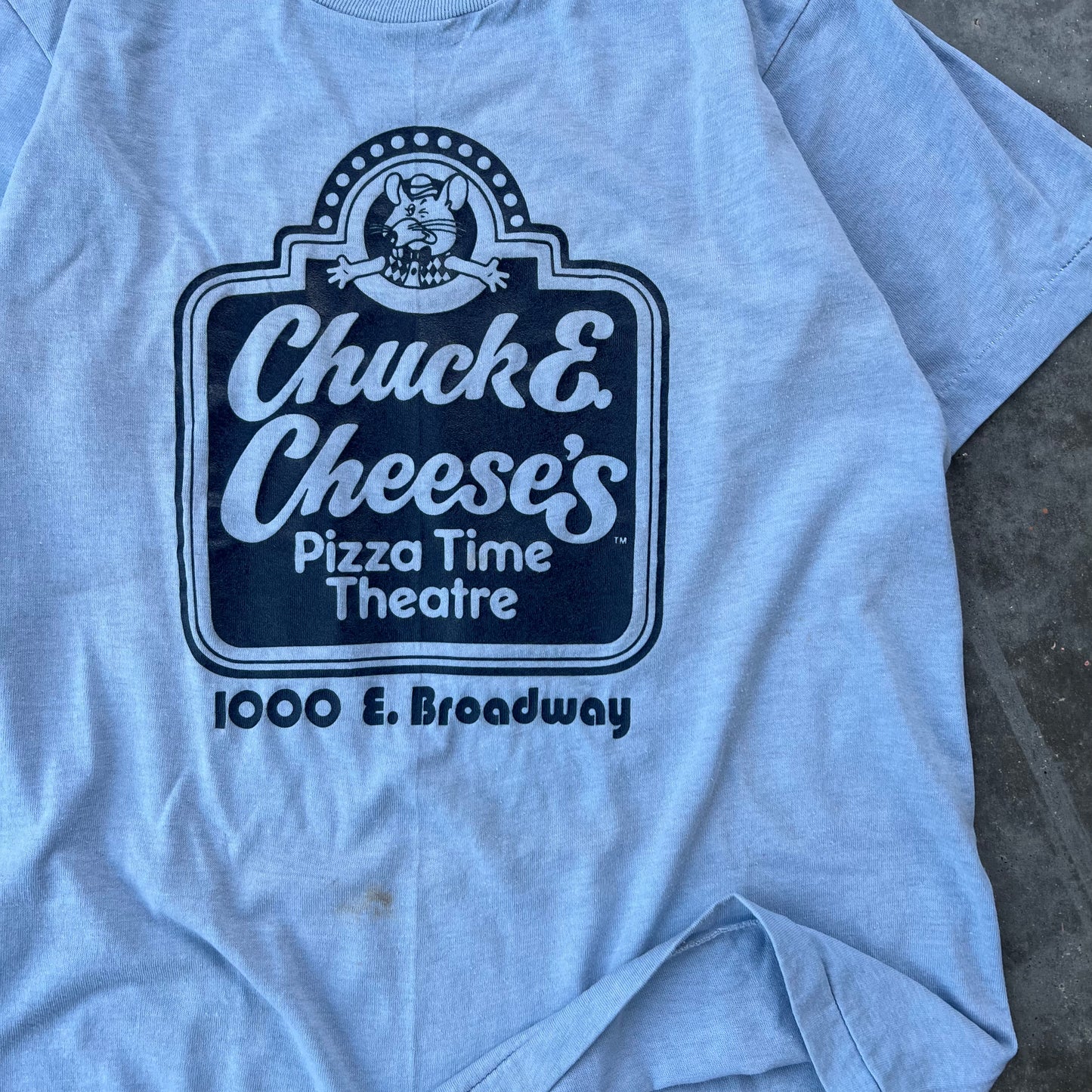 70s chuck e. cheese tee