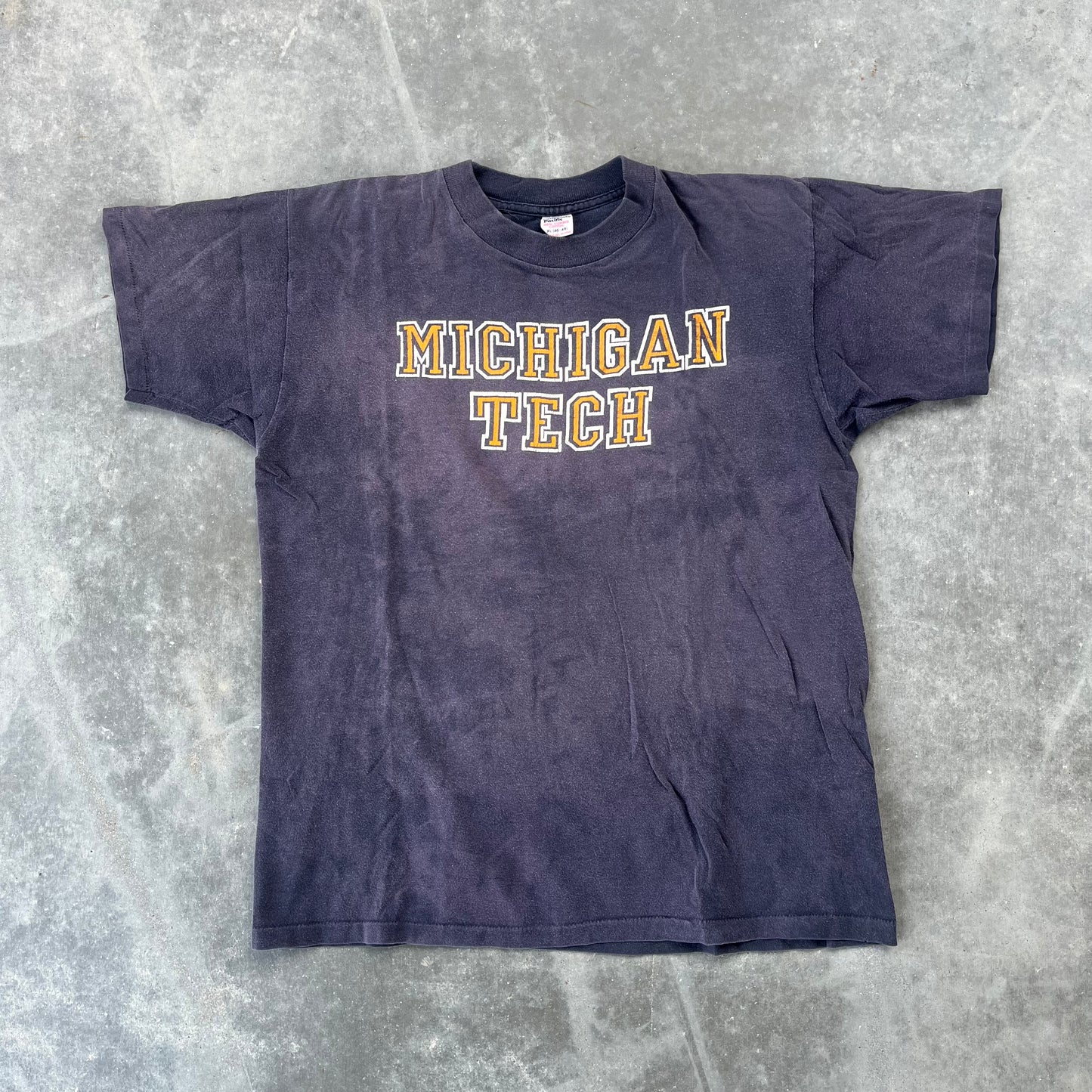 Vintage Michigan Tech Faded Tee T Shirt Size XL