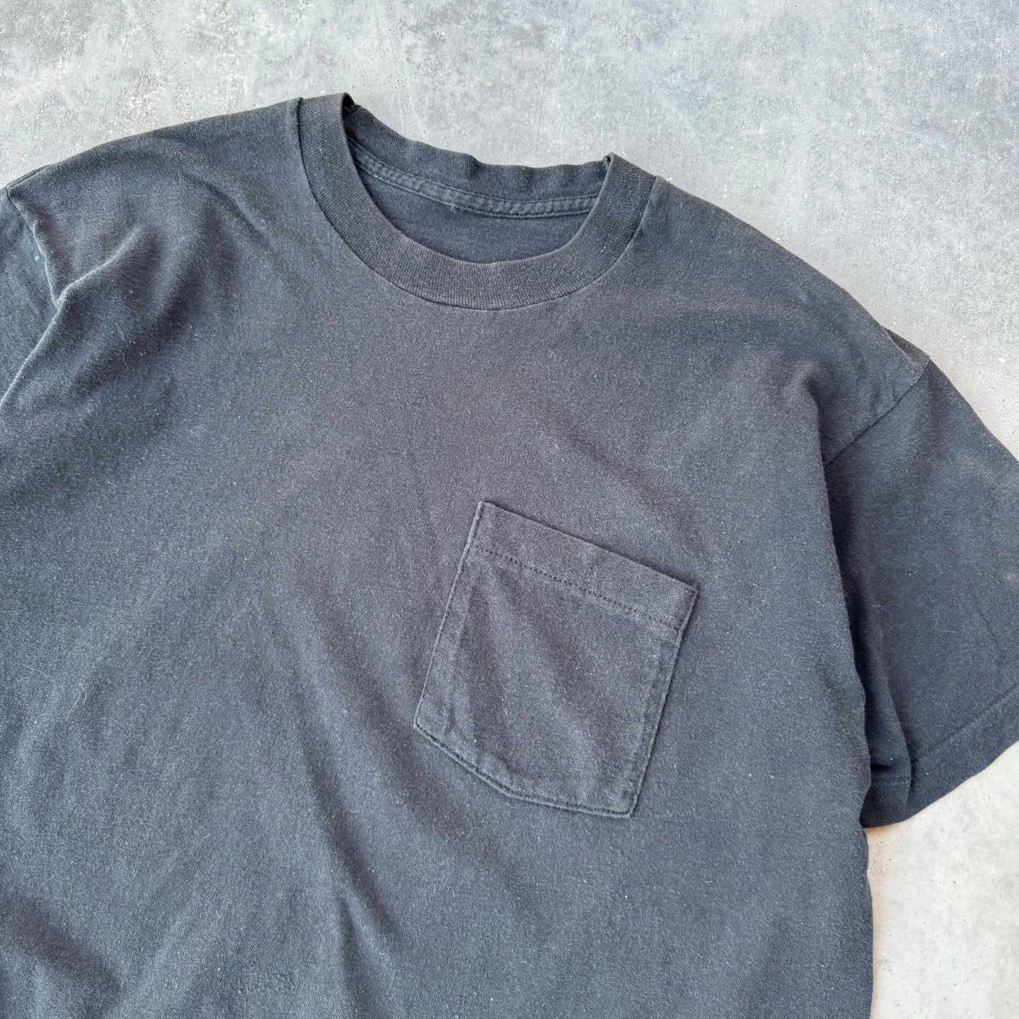 80s black pocket tee