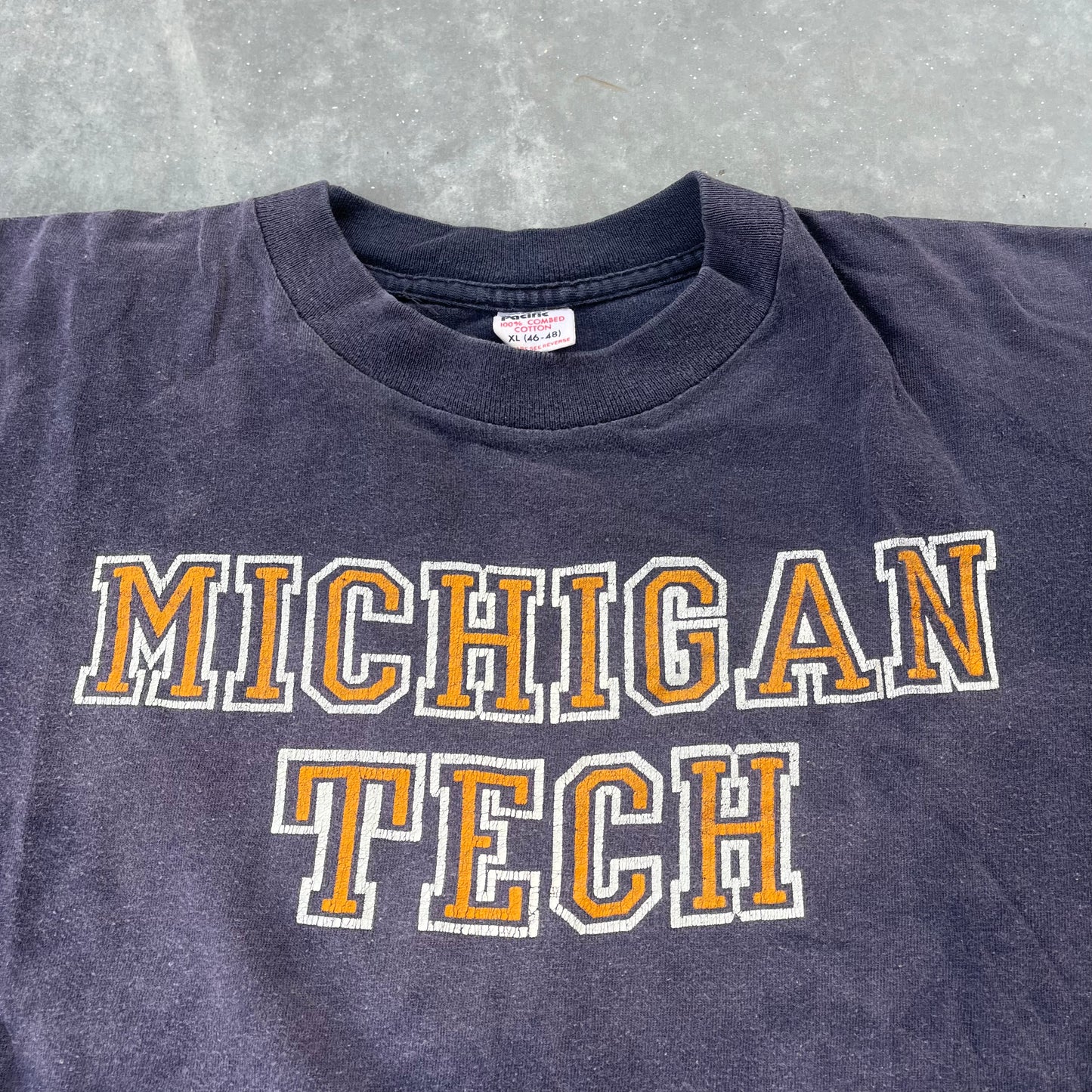 Vintage Michigan Tech Faded Tee T Shirt Size XL